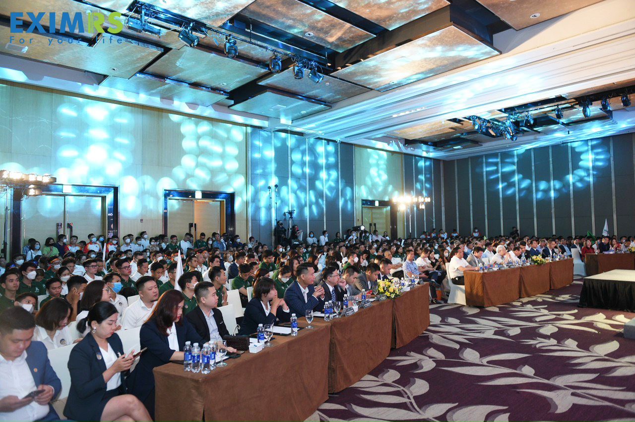 Hàng trăm chuyên viên kinh doanh tham dự sự kiện KICK OFF VÀ KÝ KẾT HỢP TÁC PHÂN PHỐI DỰ ÁN GRAND SUNLAKE