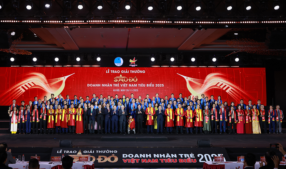 Top 30 Sao Đỏ - Doanh nhân trẻ Việt Nam tiêu biểu năm 2025 Top 30 Sao Đỏ - Doanh nhân trẻ Việt Nam tiêu biểu năm 2025